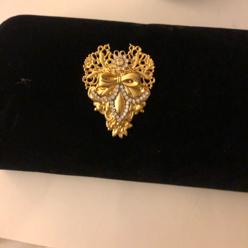 Jane pin brooch
